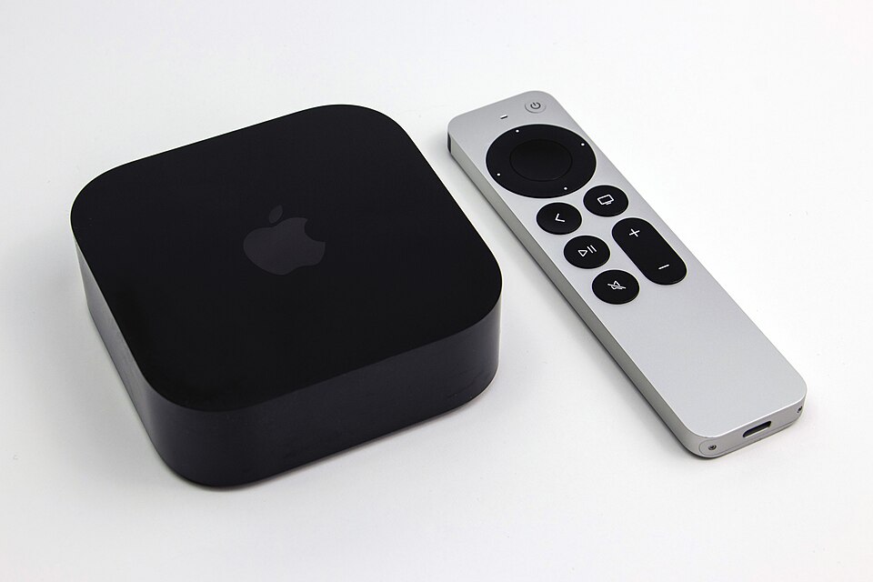 Apple TV 4K (2022) как хаб умного дома и медиацентр в гостиной — управление через пульт и Siri