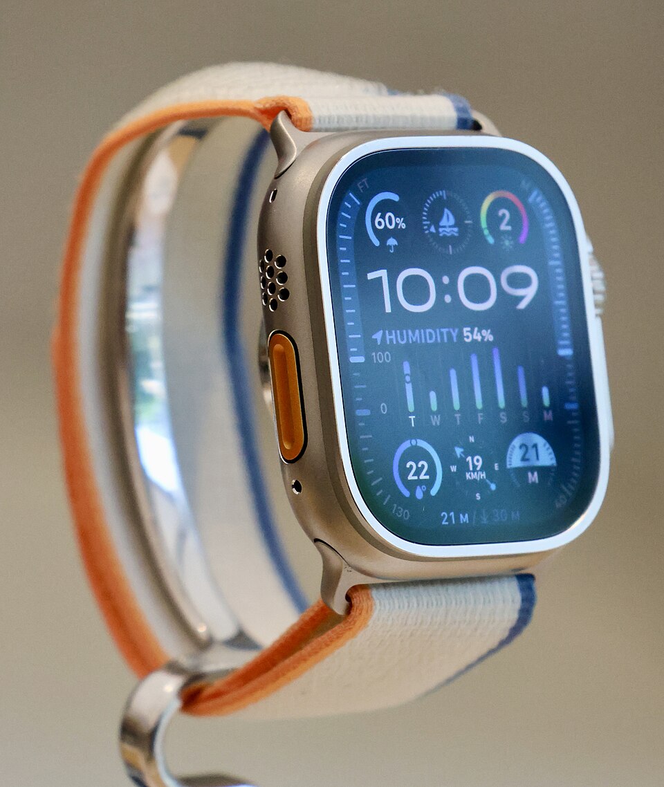 Apple Watch Ultra 2 с ярким OLED-экраном для тренировок и плавания