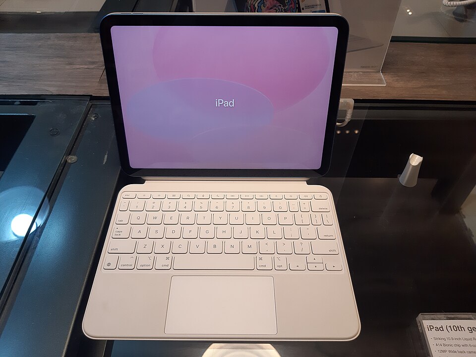 iPad 2025 с пером и клавиатурой как лёгкий рабочий планшет для учёбы и заметок