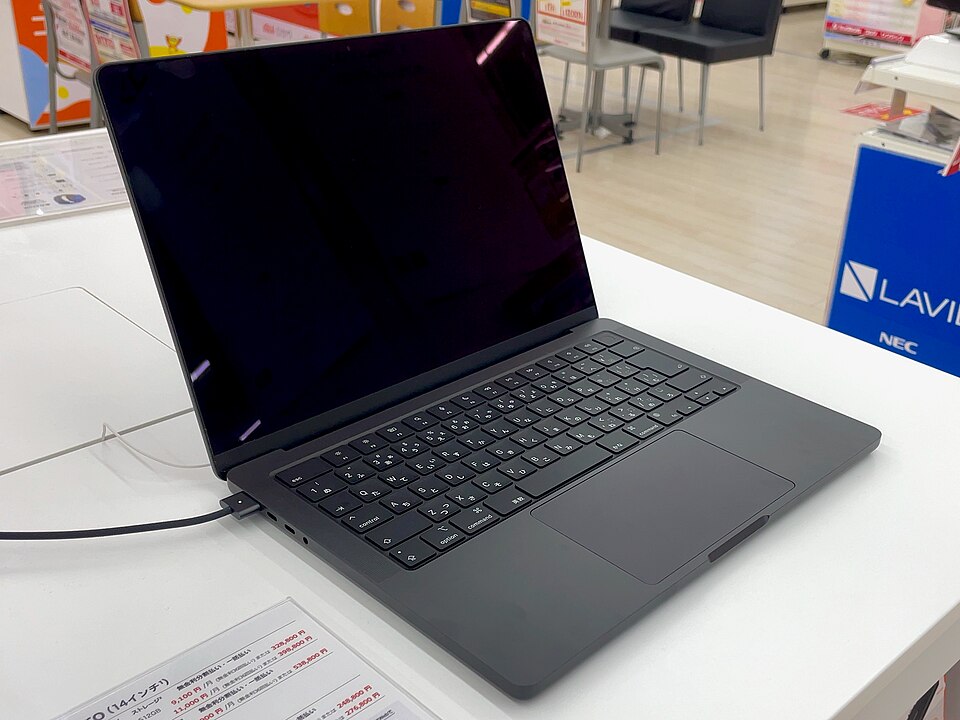 MacBook Pro 14 дюймов — экран XDR с ProMotion 120 Гц в работе