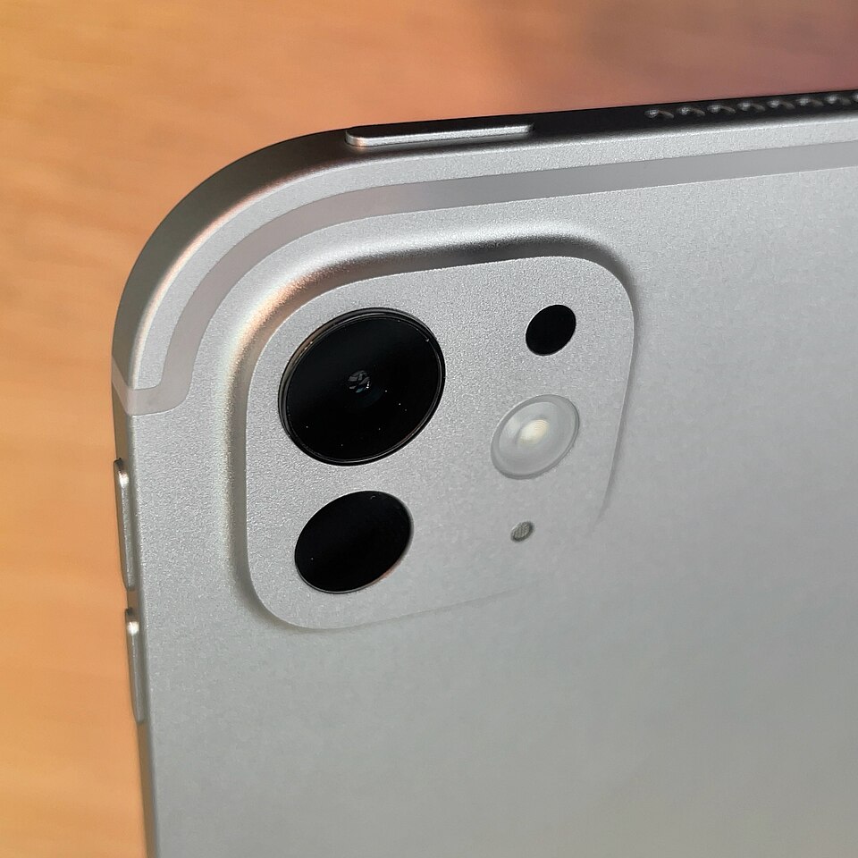 Тонкий корпус iPad Pro 2025 и основная камера